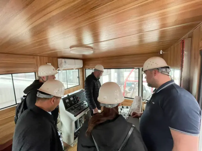 Russische klanten komen langs voor controle JMD550 cutterzuiger